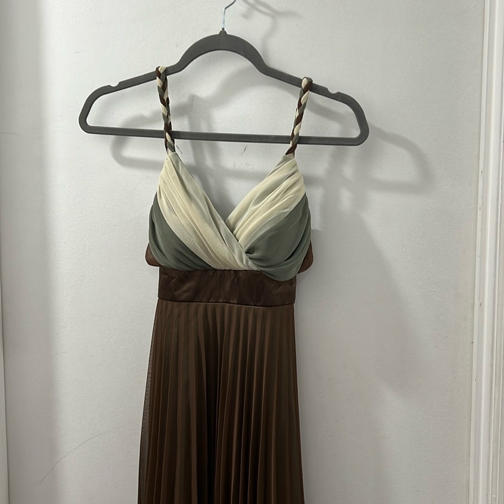 Alyn Paige New York Dress- Medium Length